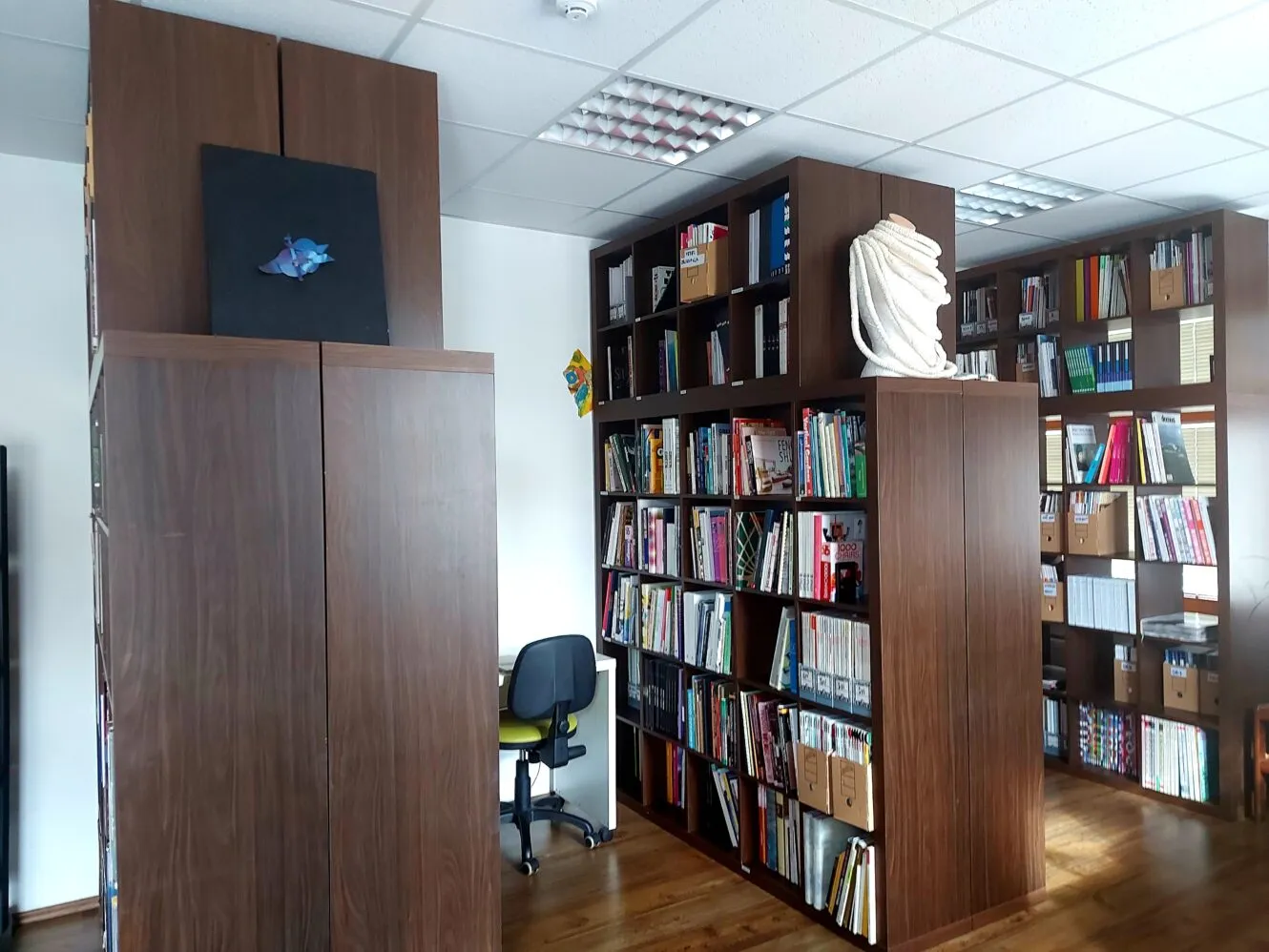 VABLJENI V KNJIŽNICO FAKULTETE Z DIZAJN