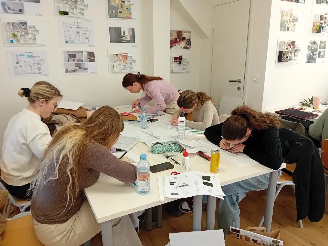 Zaključena projektna naloga in razstava 1. letnika Notranje opreme