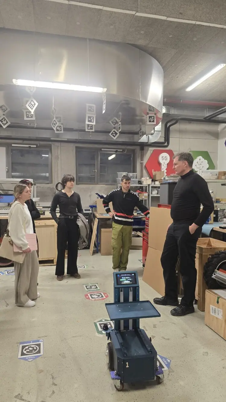 Obisk študentov Dizajn managementa v Ubiquity Robotics v Tehnološkem parku