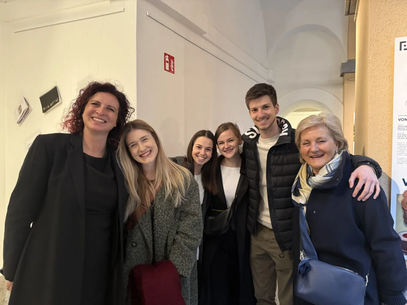 GoinGreenGlobal 2025: Otvoritev študentske razstave “Ljubljana skozi oči mladih oblikovalcev” v Zgodovinskem atriju Mestne hiše