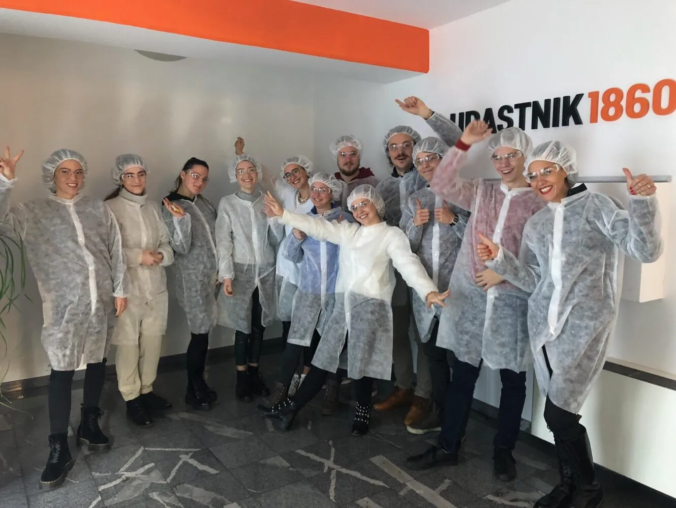 Fakulteta za dizajn na obisku v Steklarni Hrastnik