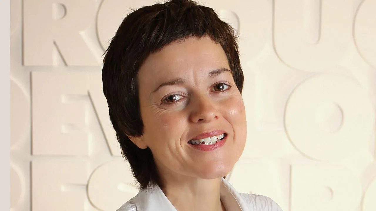 LYNNE ELVINS:  Oblikovalsko razmišljanje in strokovna praksa na področju oblikovanja