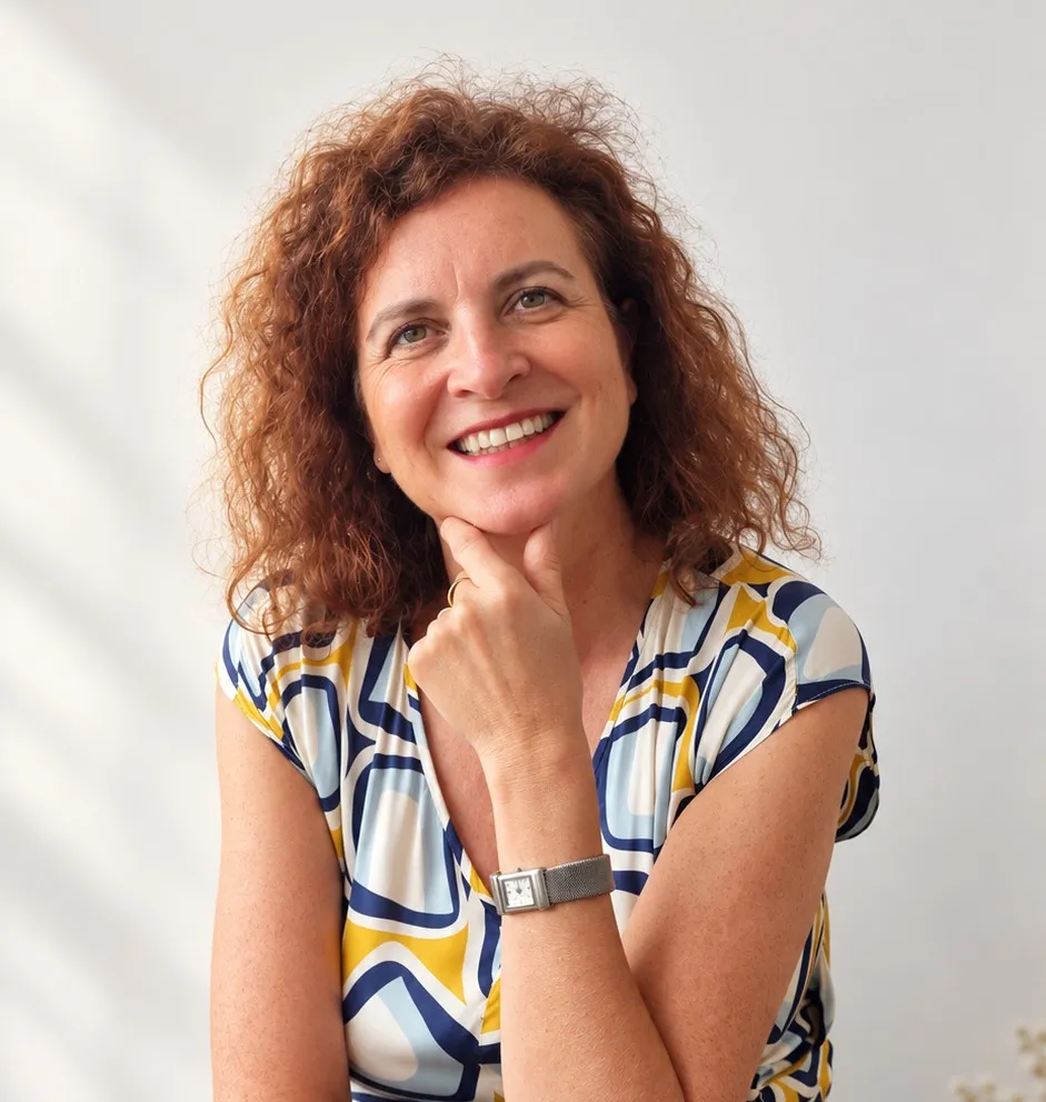 portret mojca perše barvna kvadrat