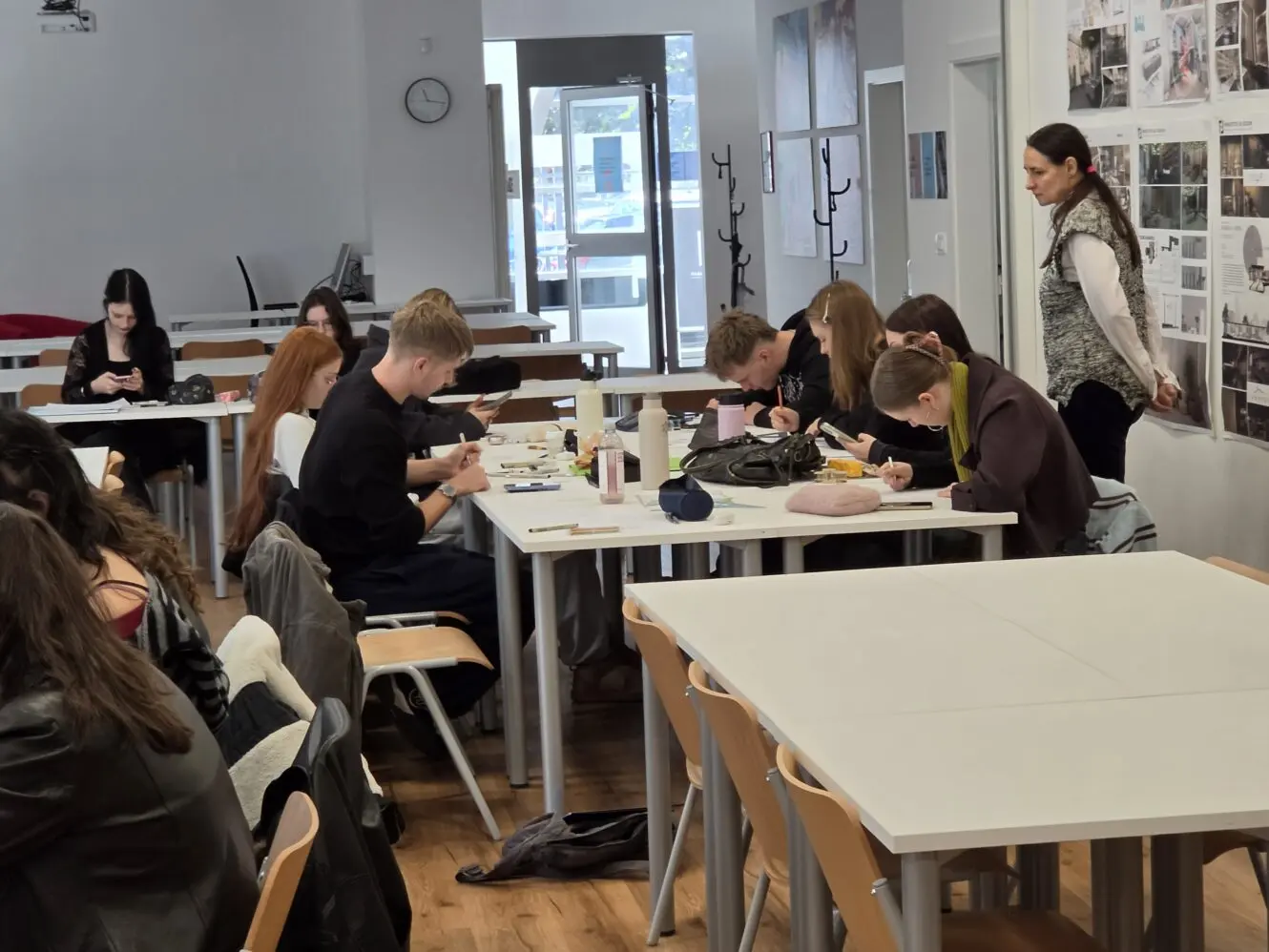 Gostujoče predavanje red. prof. Vande Jurković za študente 1. letnika Vizualnih komunikacij