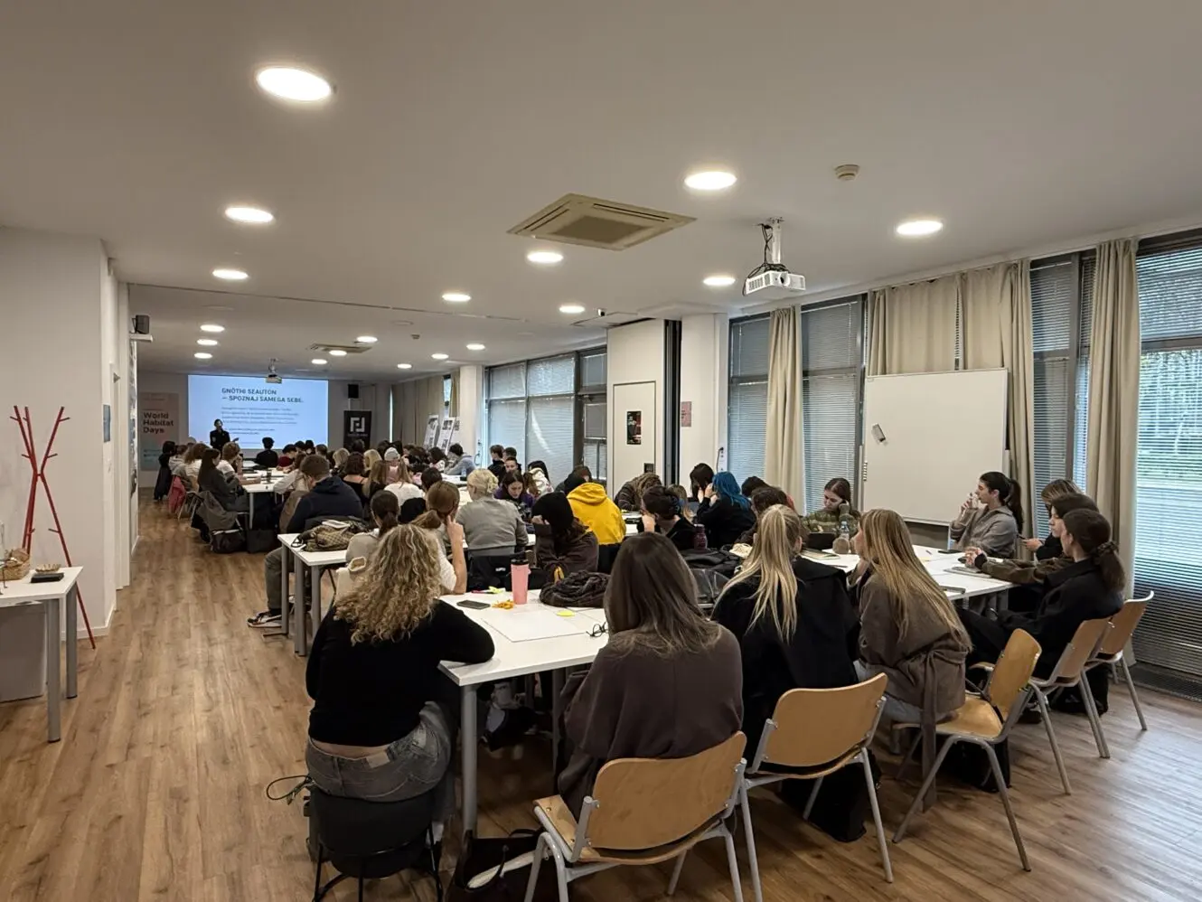 »Dizajner/ka v realnem svetu: praksa, strategija in identiteta« pod vodstvom Danijele Grgić I šola v okviru Urban Octobra